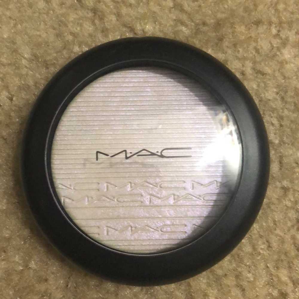 MAC Extra Dimension Skin Finish Highlights